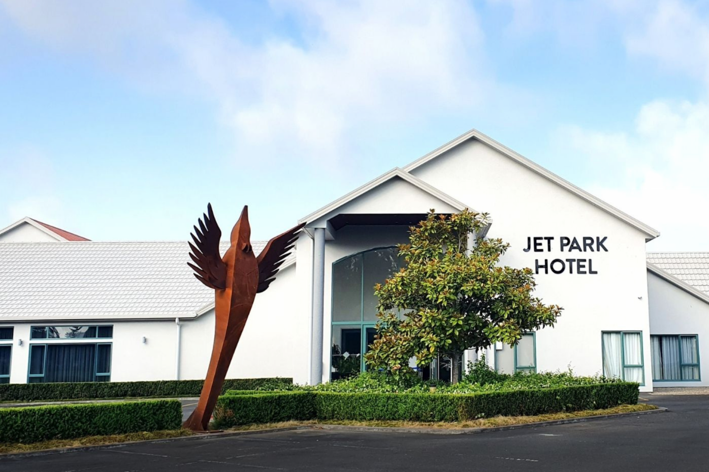dog friendly accommodation jet park hotel